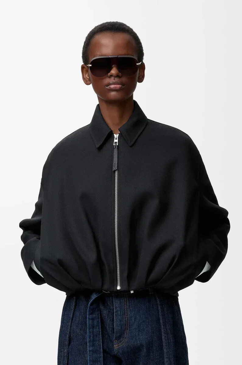 drapierte jacke aus schwarzer wolle