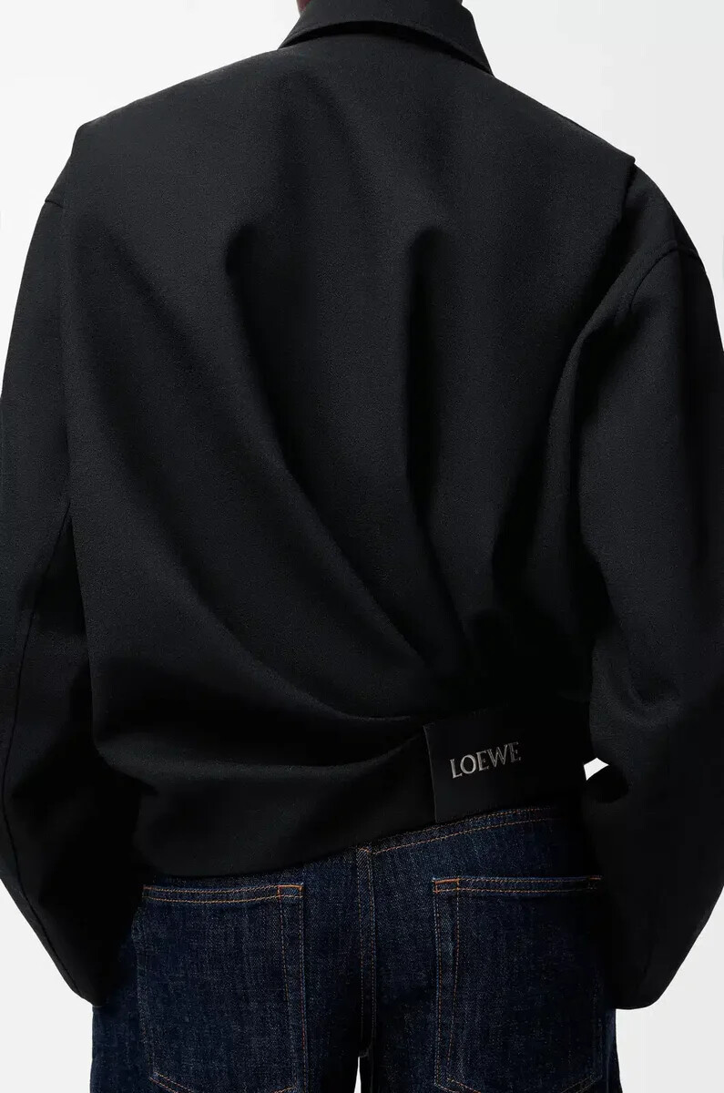 drapierte jacke aus schwarzer wolle