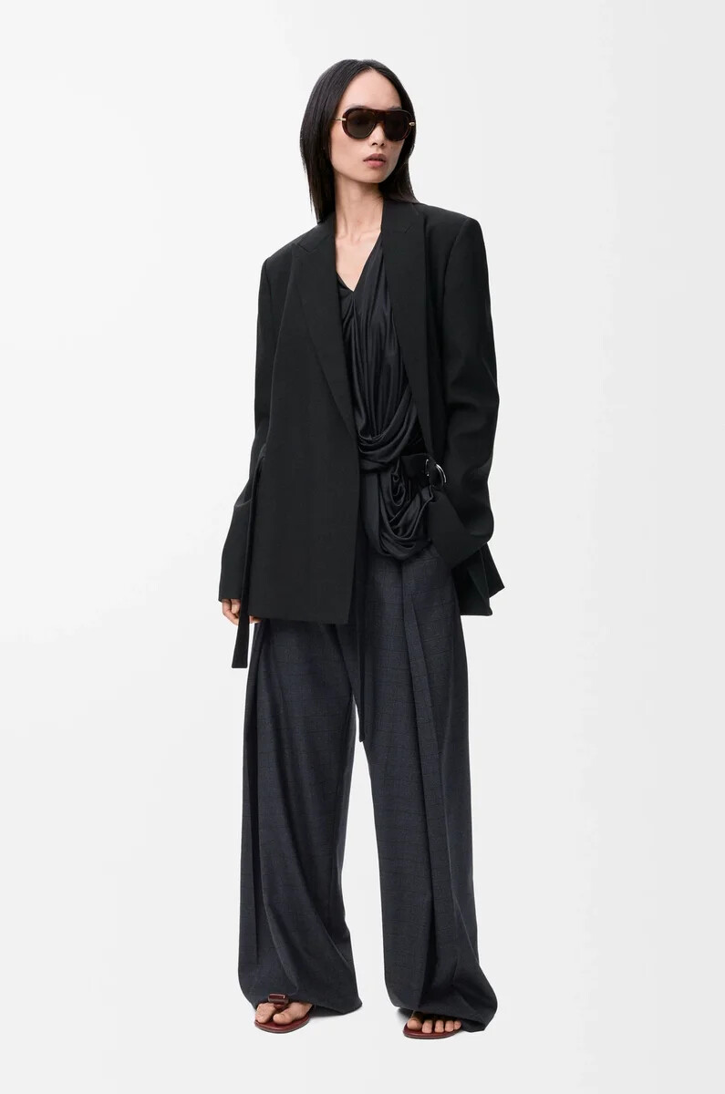 drapierte jacke aus schwarzer wolle