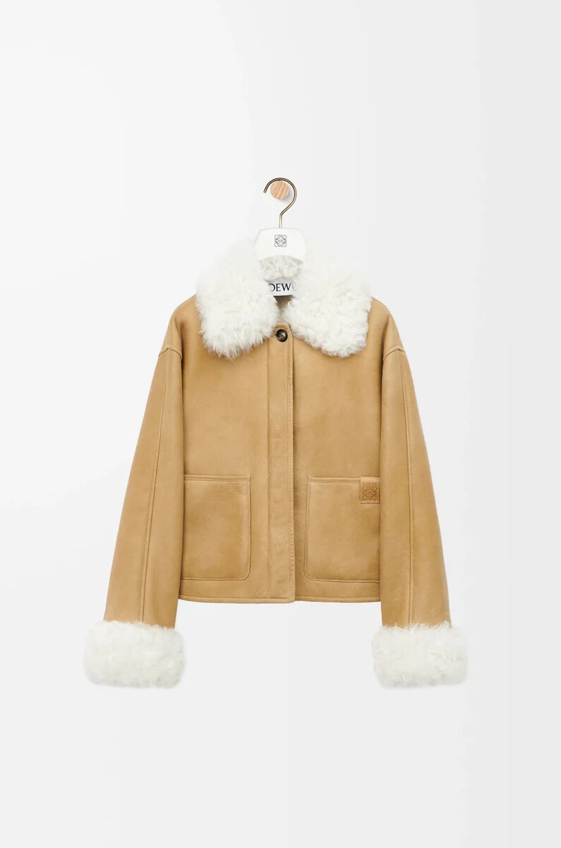 jacke aus shearling weißgold