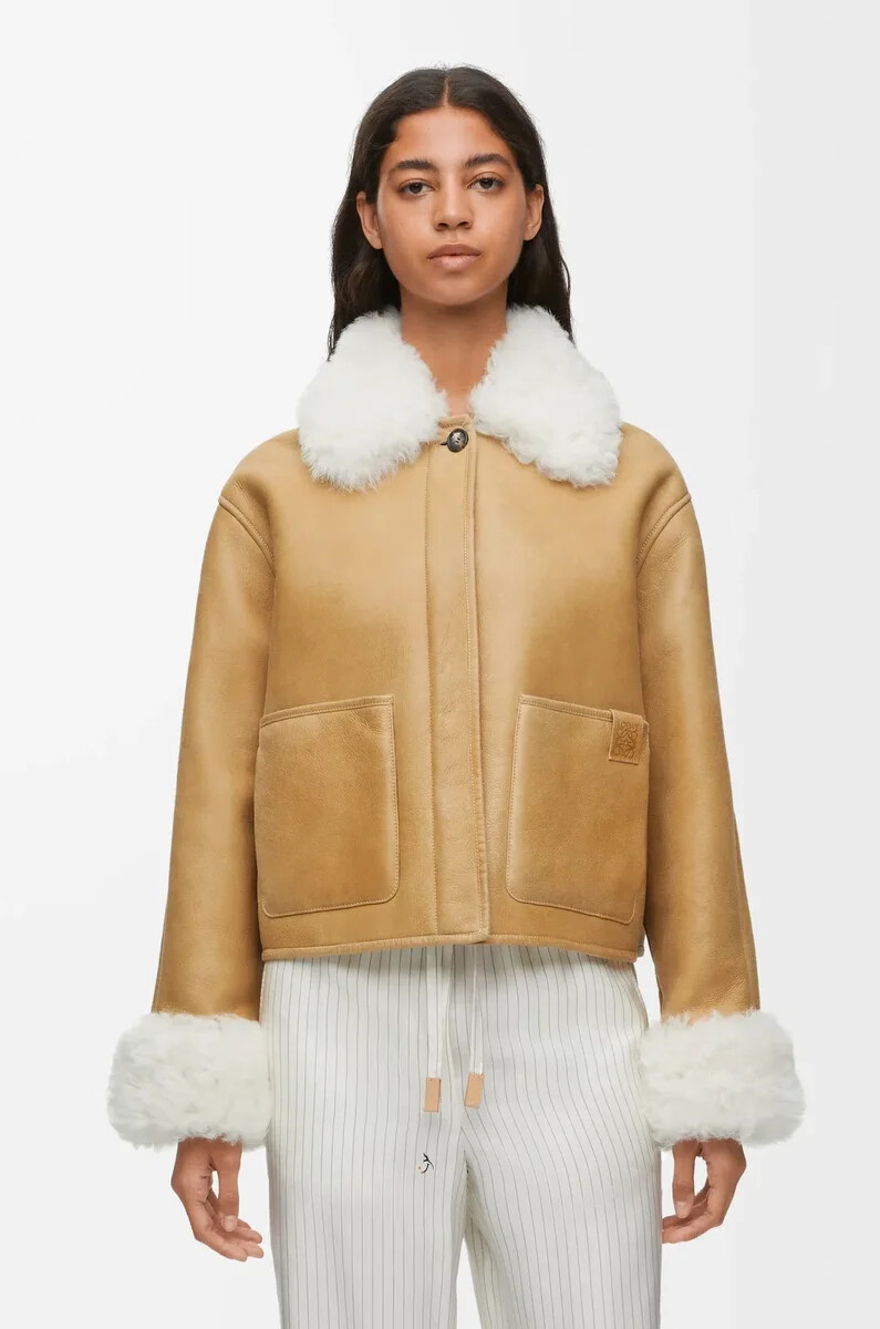 jacke aus shearling weißgold