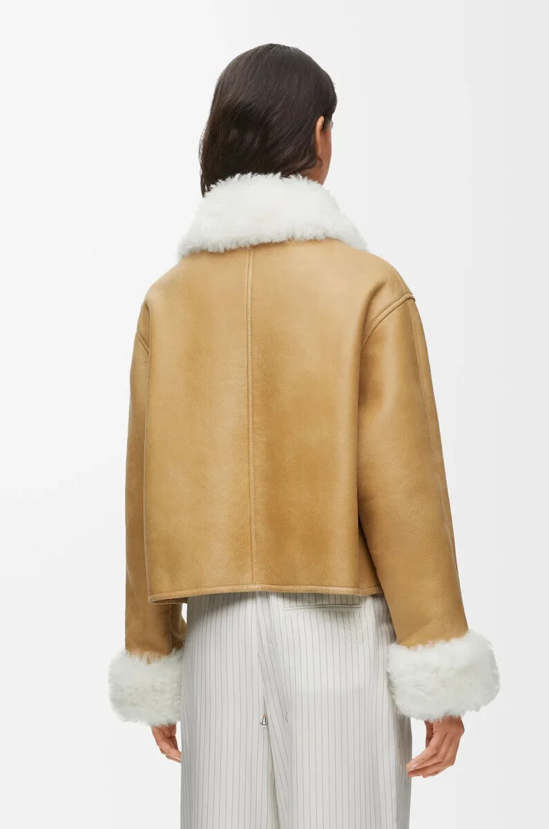 jacke aus shearling weißgold
