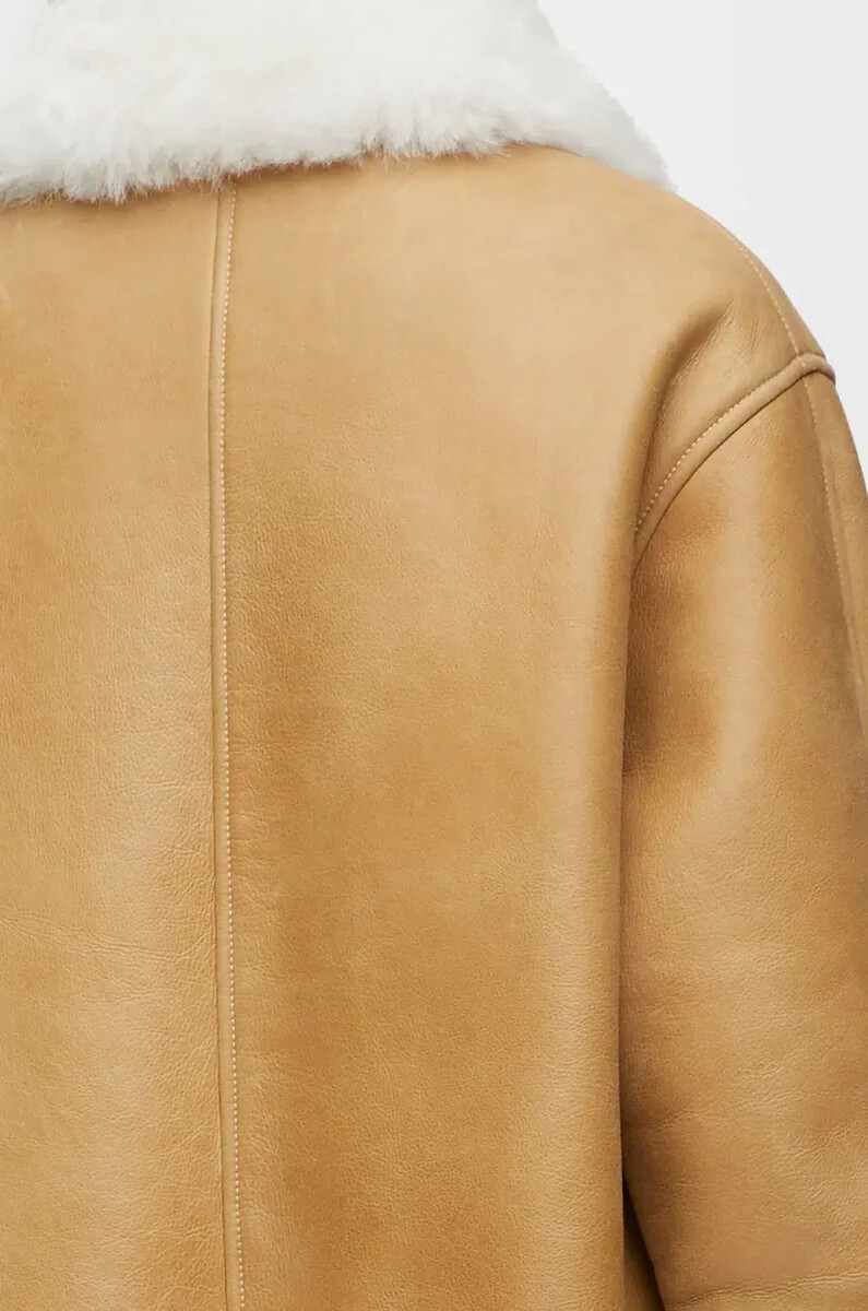 jacke aus shearling weißgold
