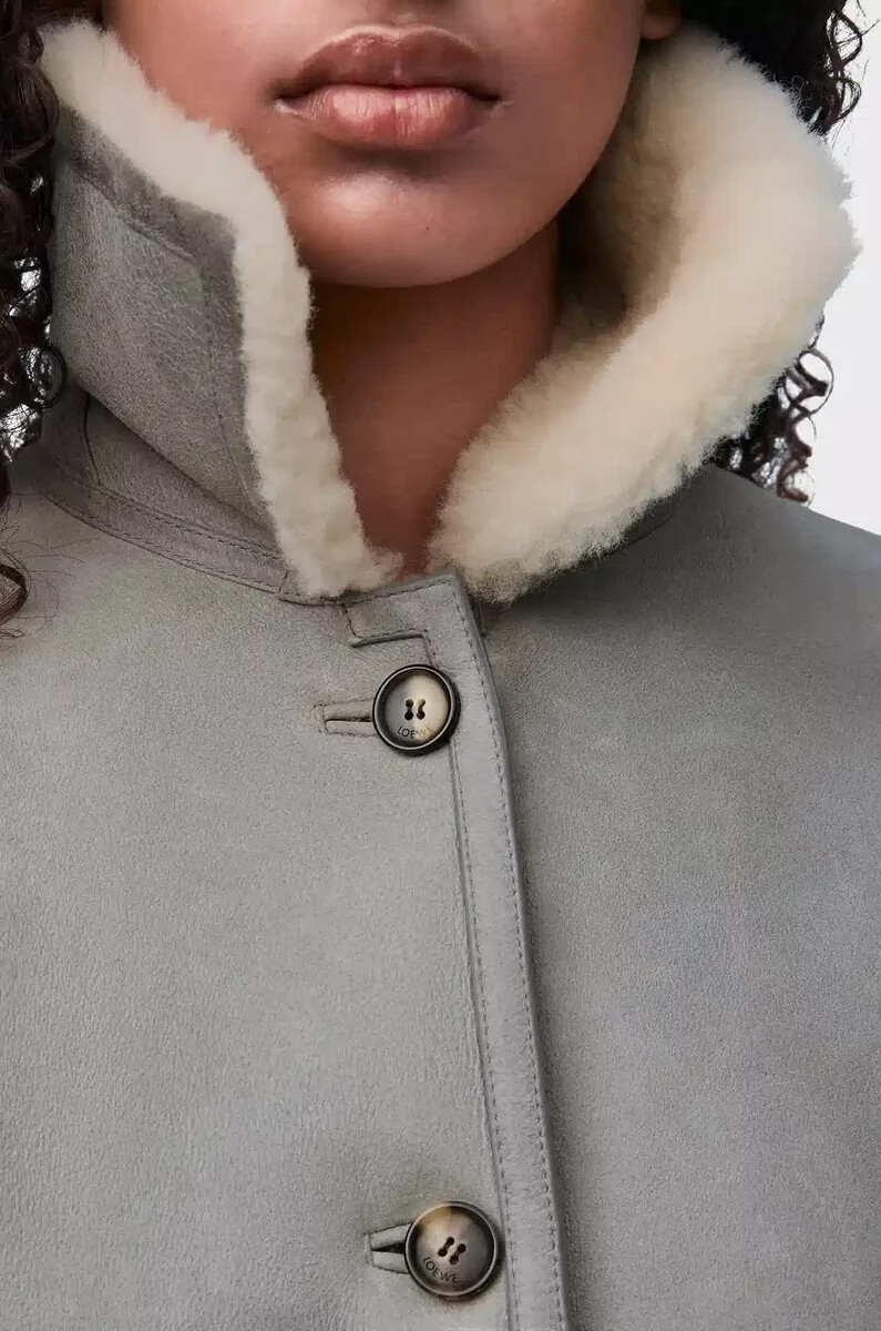 jacke aus shearling grau