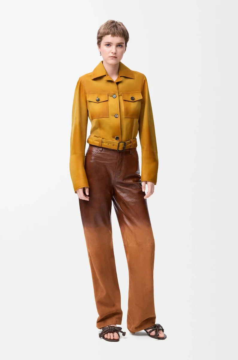 kurze jacke aus hellbraunem velourslederlammleder