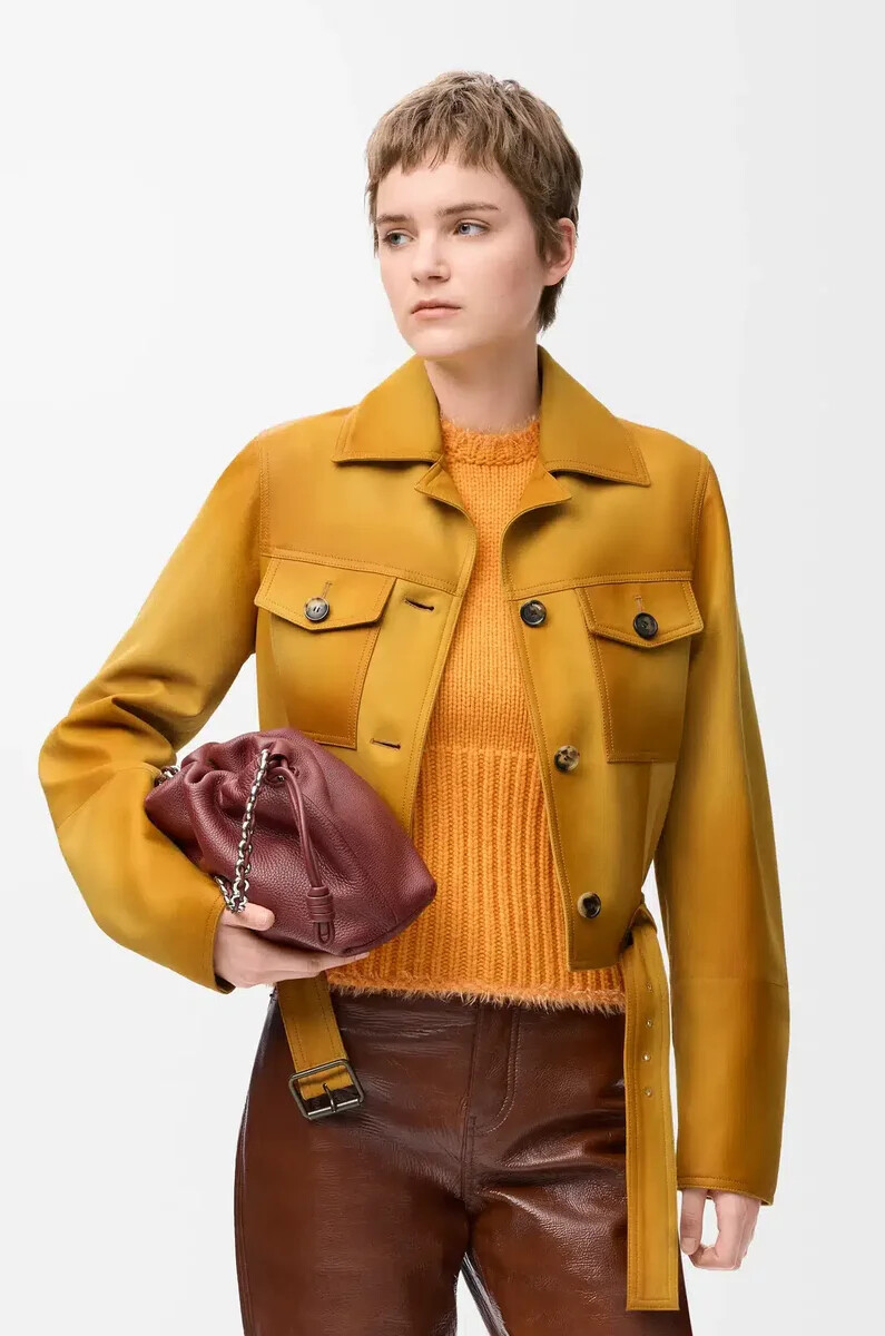 kurze jacke aus hellbraunem velourslederlammleder