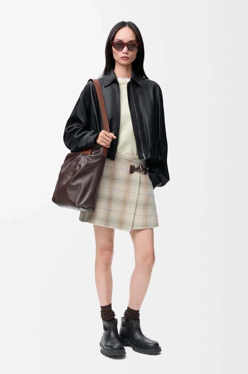 drapierte jacke aus schwarzem nappa-lammleder