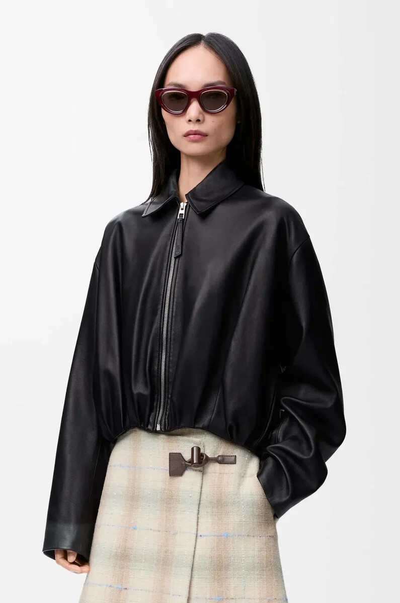 drapierte jacke aus schwarzem nappa-lammleder