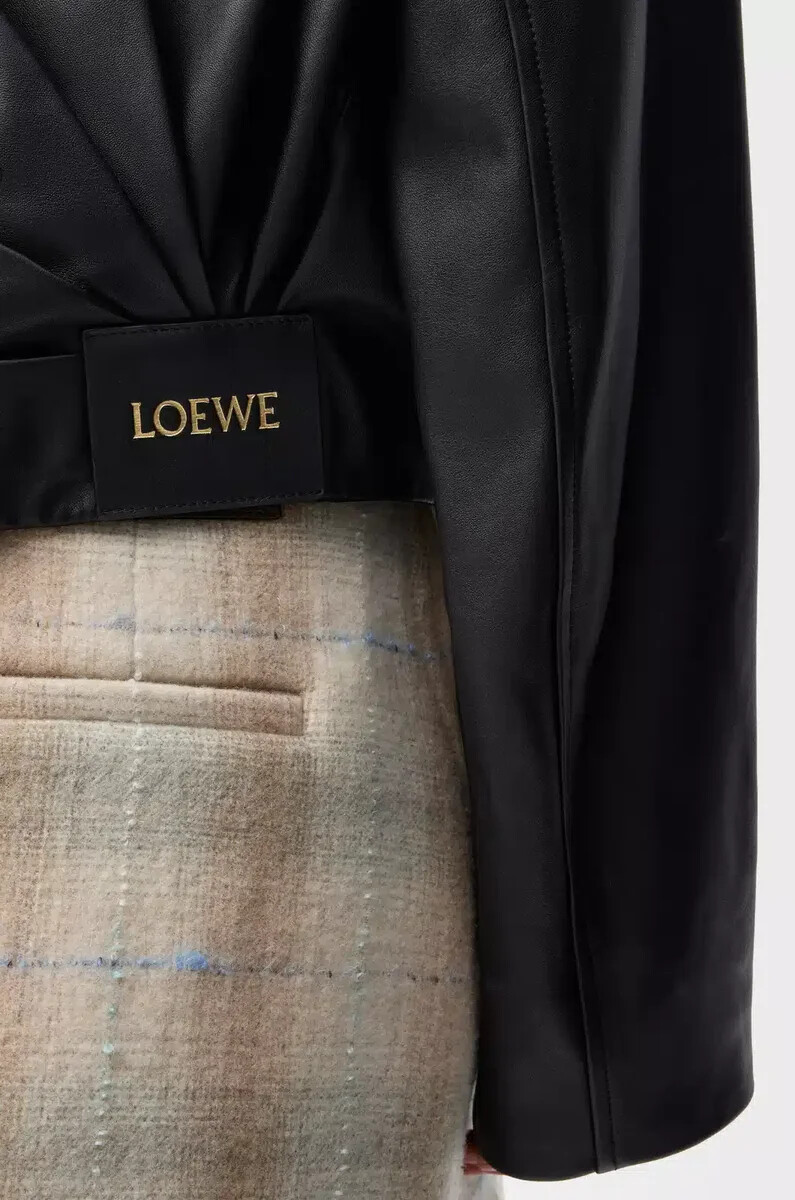 drapierte jacke aus schwarzem nappa-lammleder