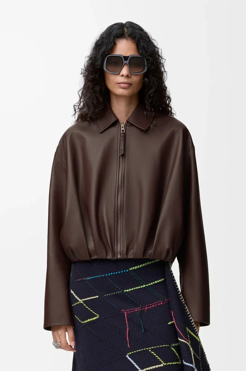 drapierte jacke aus nappa-lammleder in schokoladenbraun