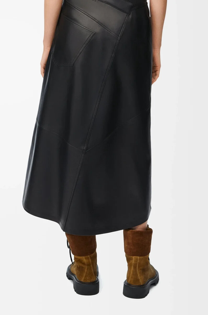 asymmetrischer rock aus schwarzem satin-nappa-lammleder