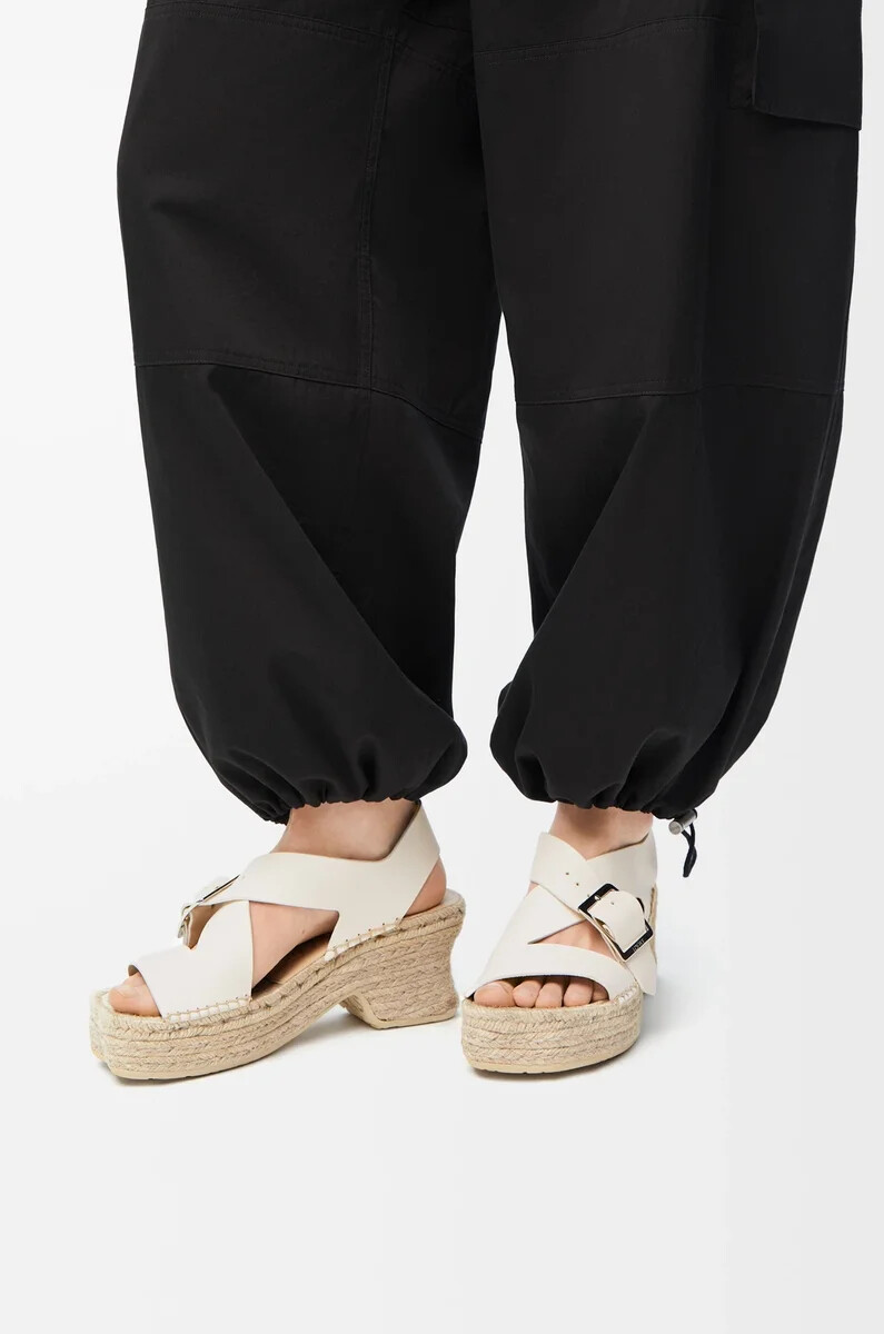 petal espadrille-plateausandalen aus weichem kalbsleder weiß