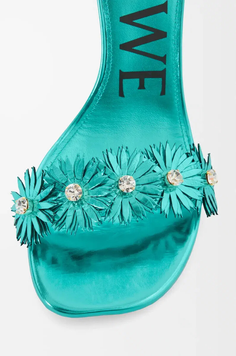 petal flower sandale aus kalbsleder und kristallen in türkis