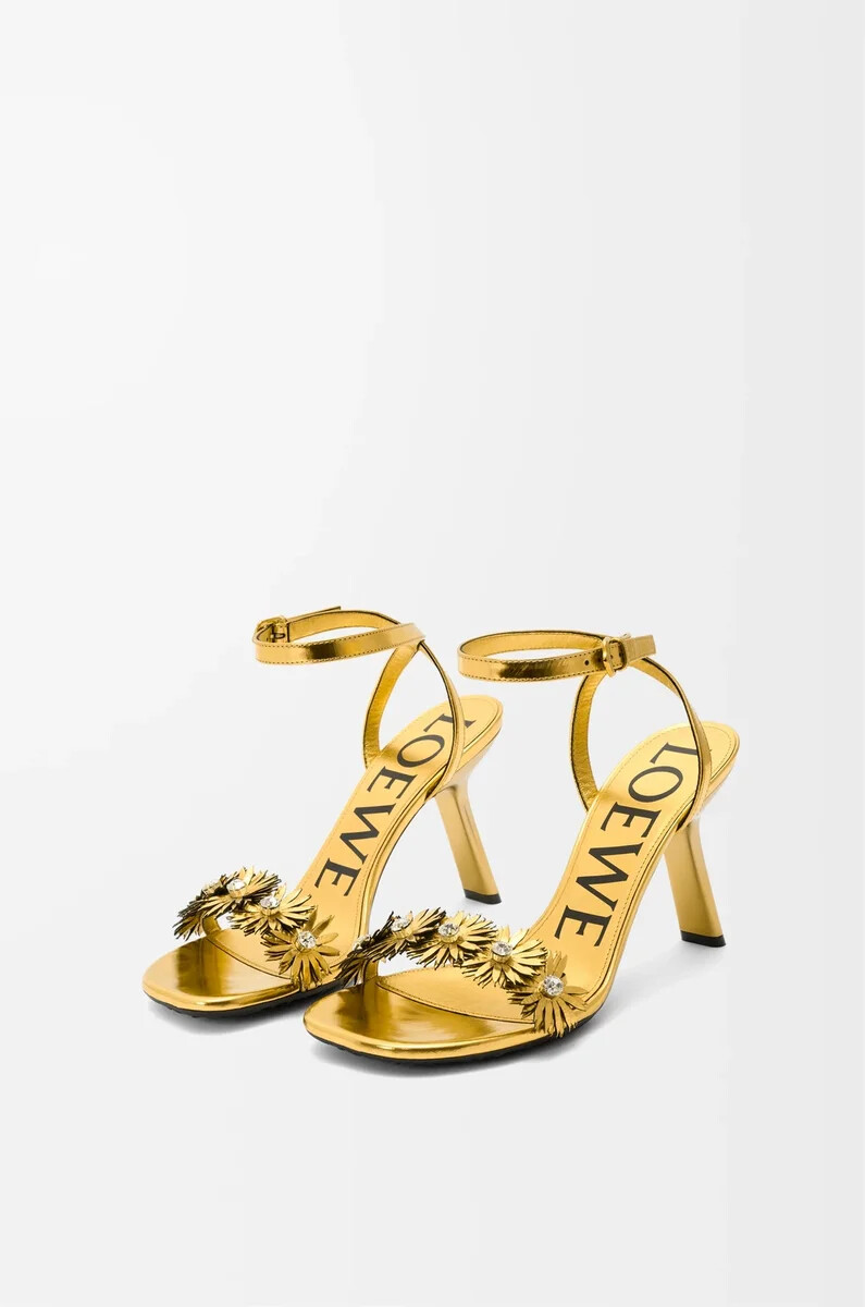 petal flower sandale aus kalbsleder und kristallen in gold