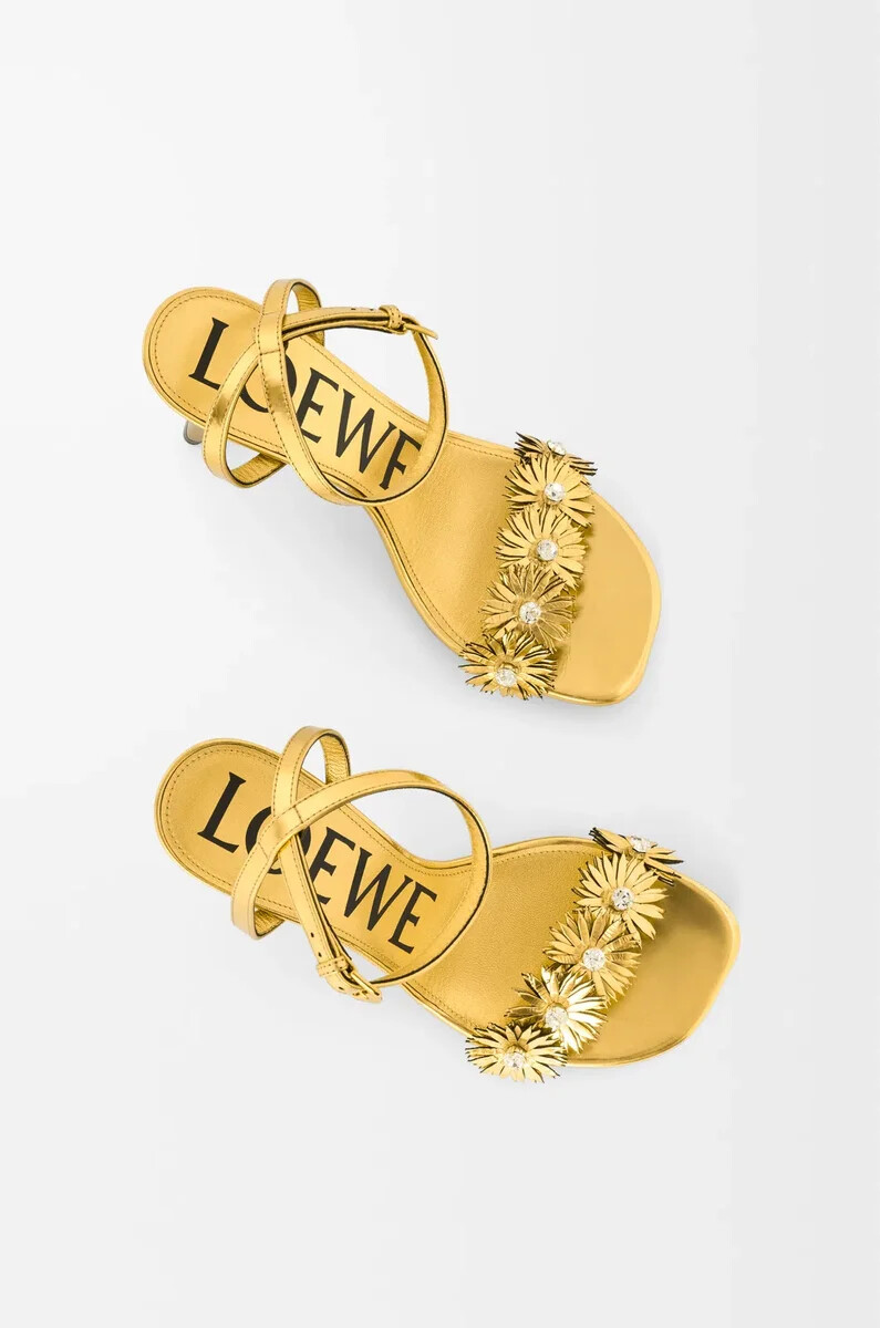 petal flower sandale aus kalbsleder und kristallen in gold