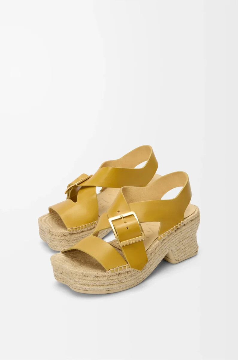 petal espadrille-plateausandalen aus pflanzlich gegerbtem kalbsleder in ocker