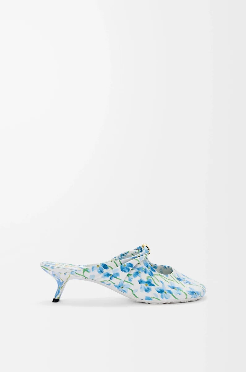 pebble soft pantolette aus bedrucktem nappa-lammleder farbe soft whiteblue