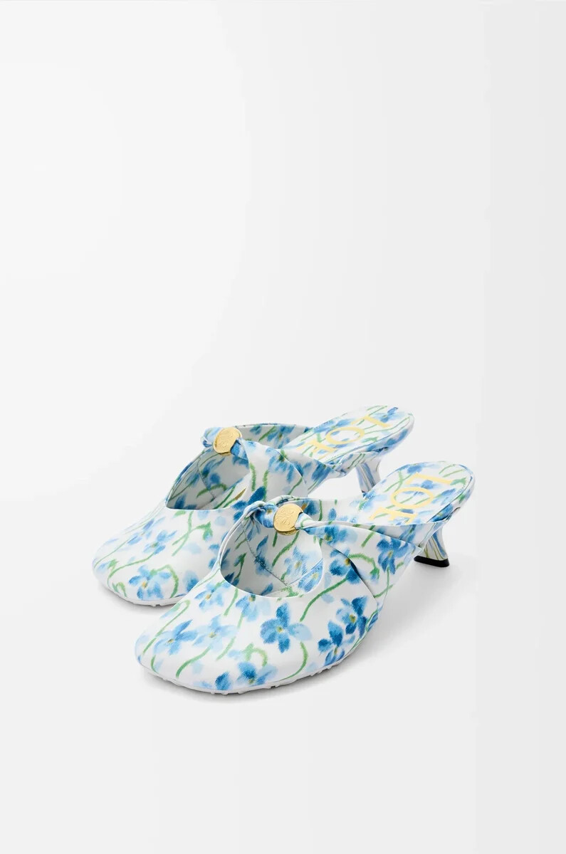 pebble soft pantolette aus bedrucktem nappa-lammleder farbe soft whiteblue