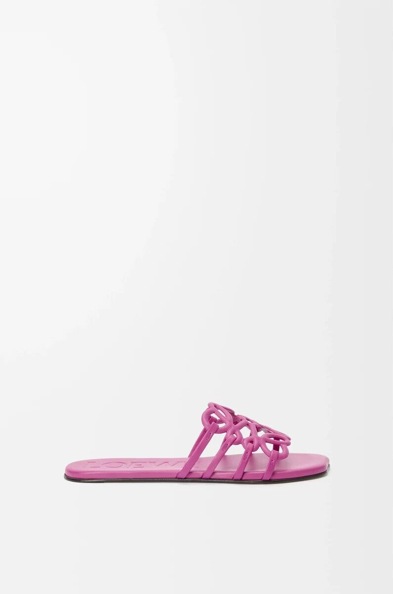 petal anagram slide aus weichem kalbsleder in fuchsia