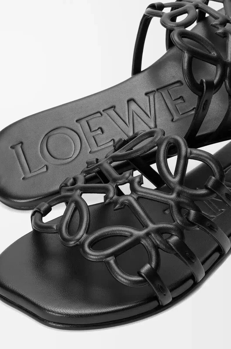 petal anagram slide aus weichem kalbsleder schwarz