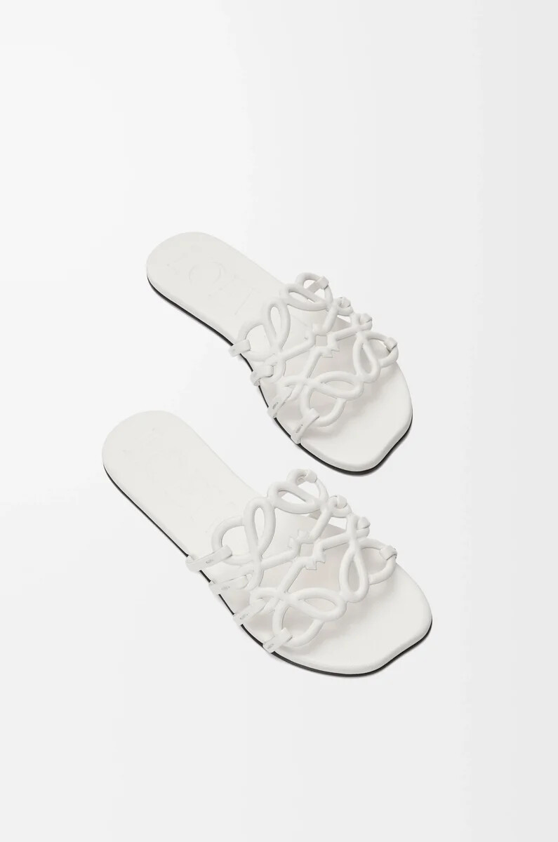 petal anagram slide aus weichem kalbsleder anthurium white