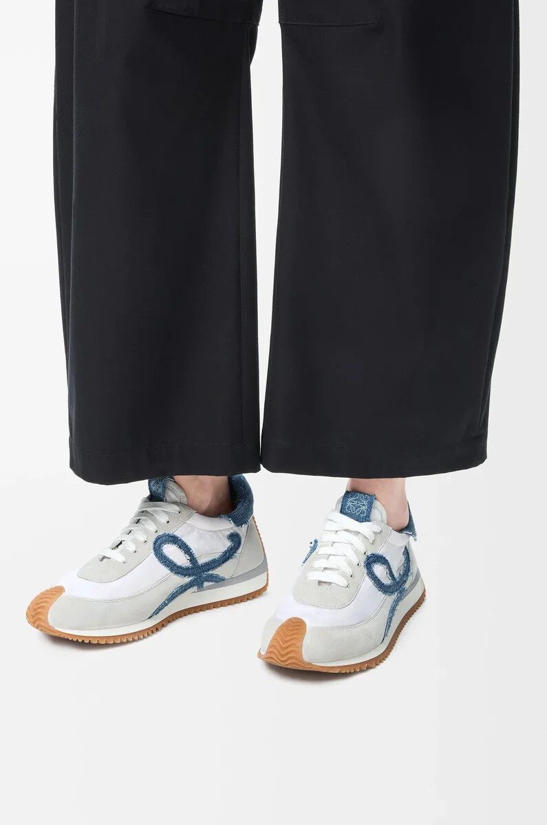 flow runner 2.0 aus nylon und wildleder weißhellblau