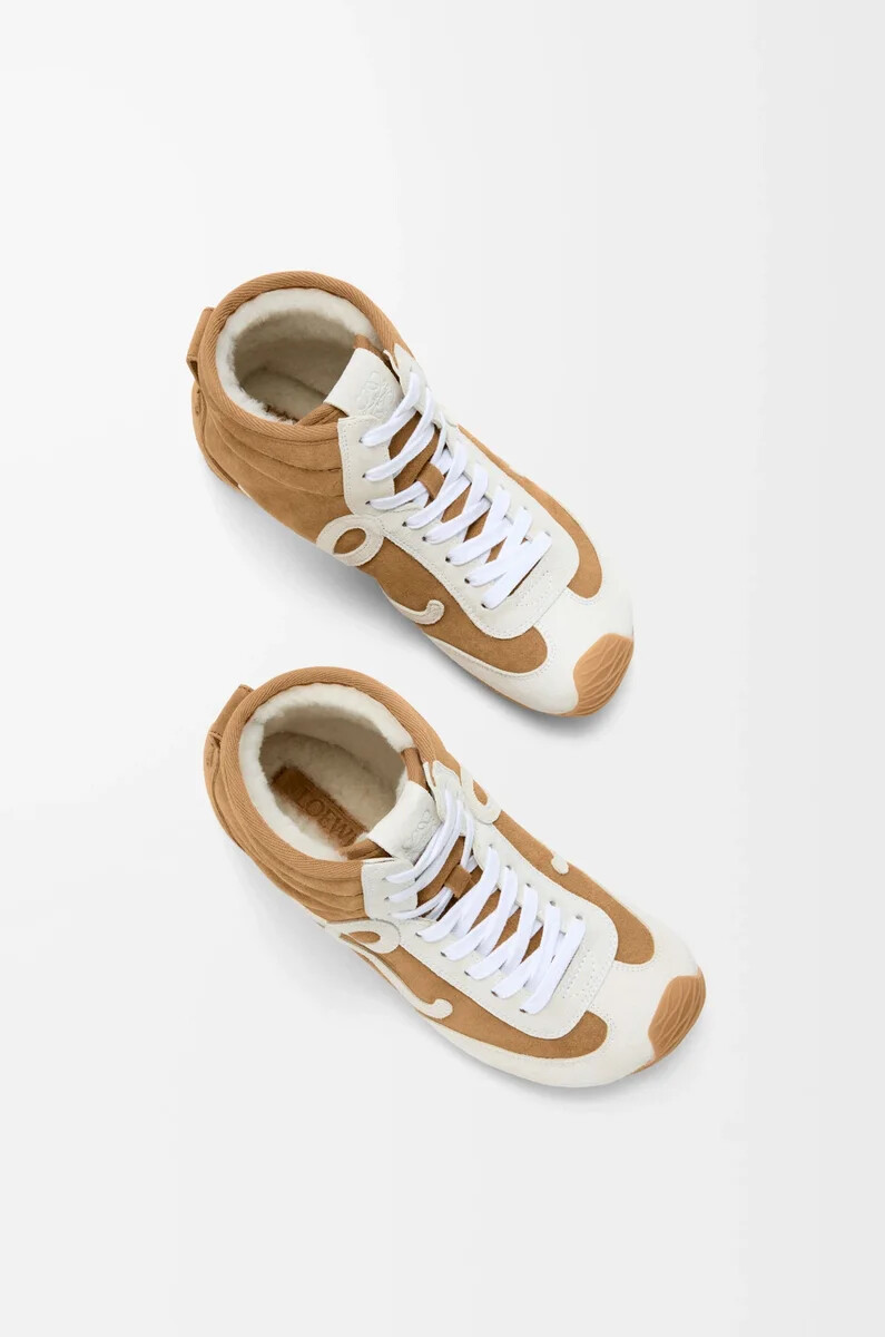 ballet runner 2.0 high-top-sneaker aus wildleder und lammfell farbe hellbraunweiß