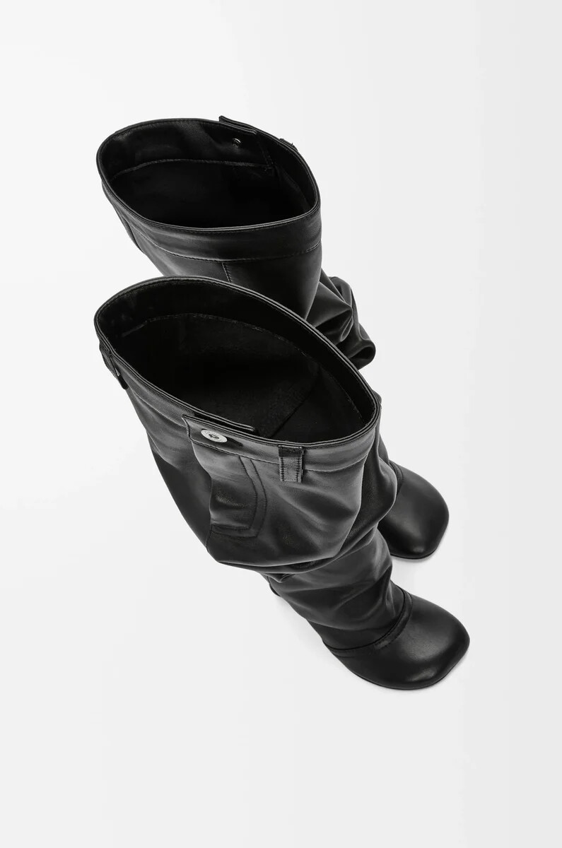 toy overknee-stiefel aus schwarzem nappa-lammleder