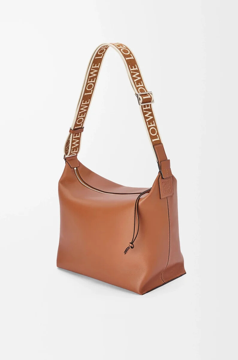 cubi crossbody-tasche aus geschmeidigem glattem kalbsleder und jacquard-muster in hellbraun