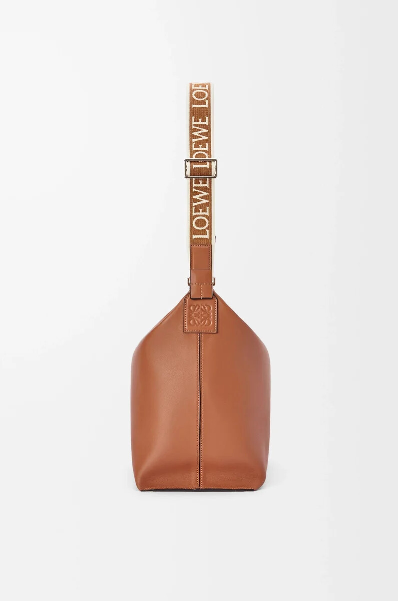 cubi crossbody-tasche aus geschmeidigem glattem kalbsleder und jacquard-muster in hellbraun