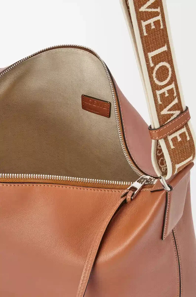 cubi crossbody-tasche aus geschmeidigem glattem kalbsleder und jacquard-muster in hellbraun