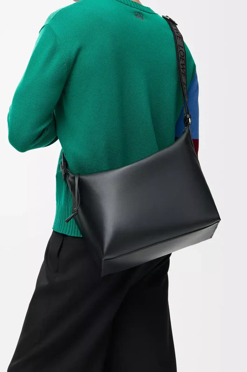 cubi umhängetasche aus geschmeidigem glattem kalbsleder und jacquard-muster schwarz