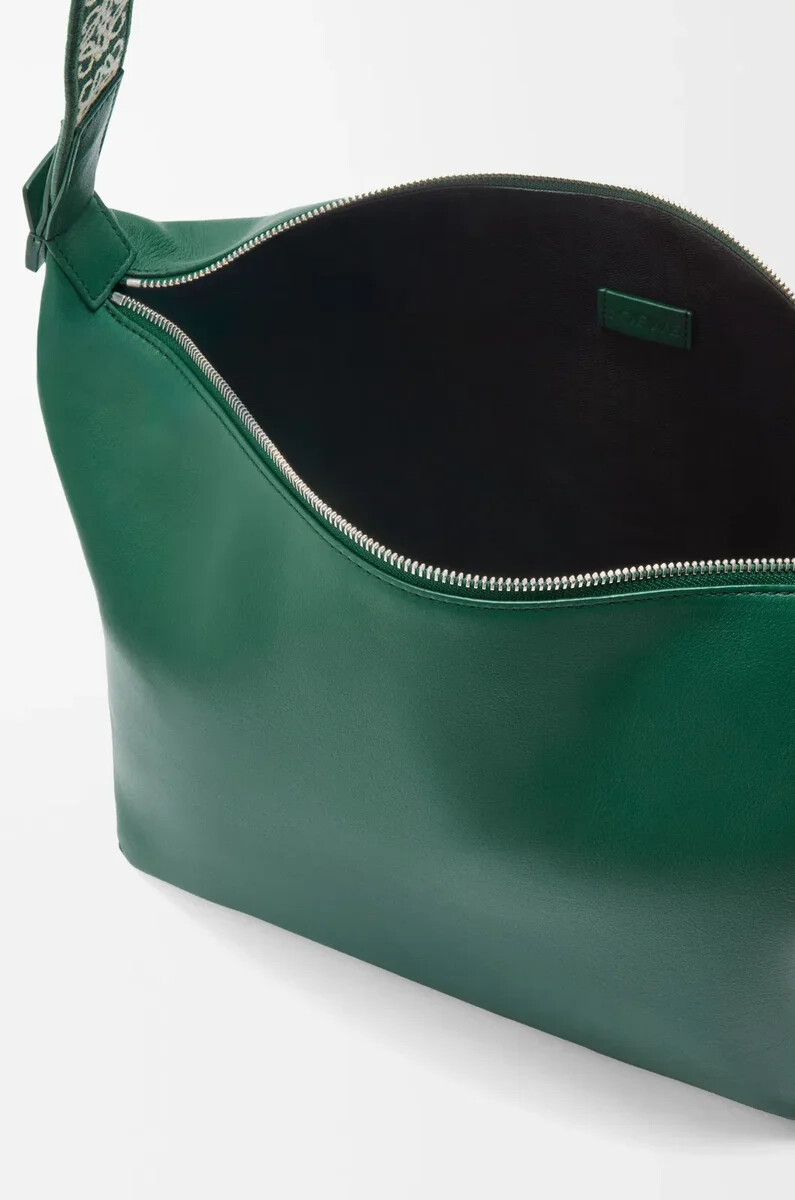 cubi umhängetasche aus geschmeidigem glattem kalbsleder und jacquard-evergreen