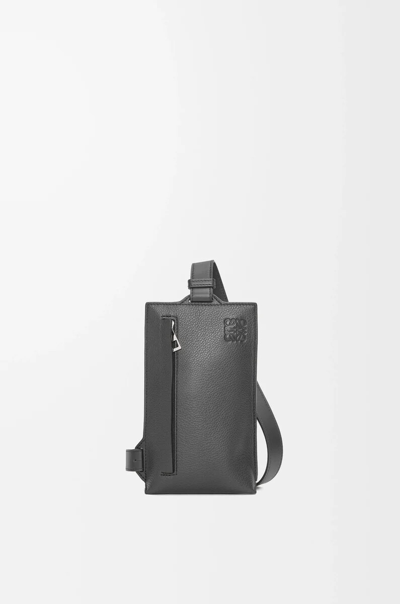 vertikale t-tasche aus weichem genarbtem kalbsleder in anthrazit