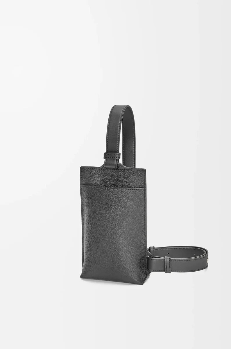vertikale t-tasche aus weichem genarbtem kalbsleder in anthrazit