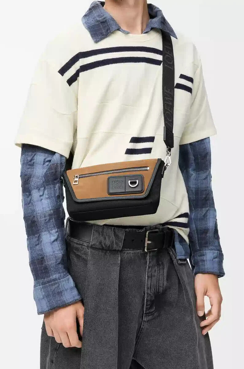 mini flex messenger bag aus canvas und wildleder schwarzdunkelgold