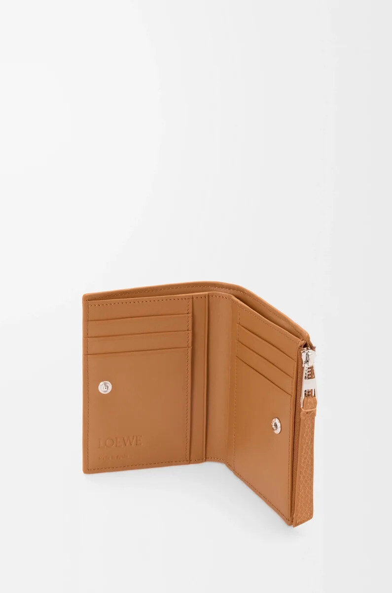puzzle slim compact wallet aus geschmeidigem genarbtem kalbsleder in hellcanyonbraun