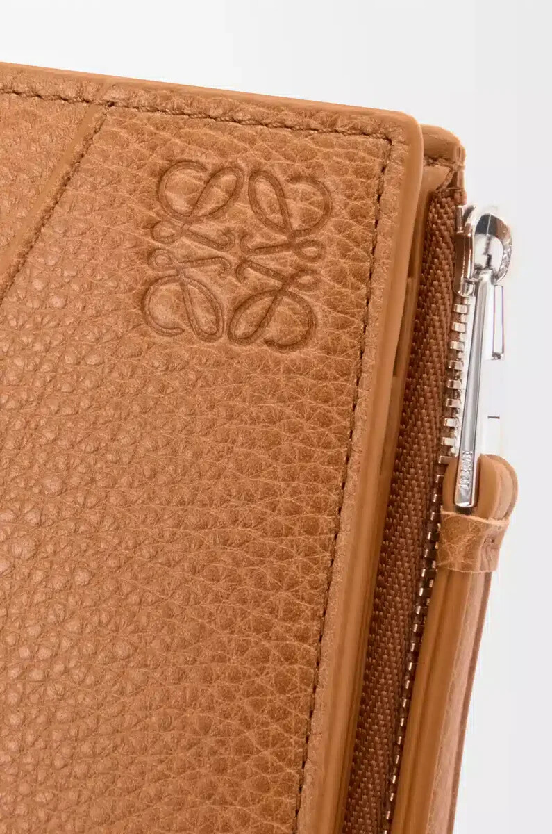 puzzle slim compact wallet aus geschmeidigem genarbtem kalbsleder in hellcanyonbraun