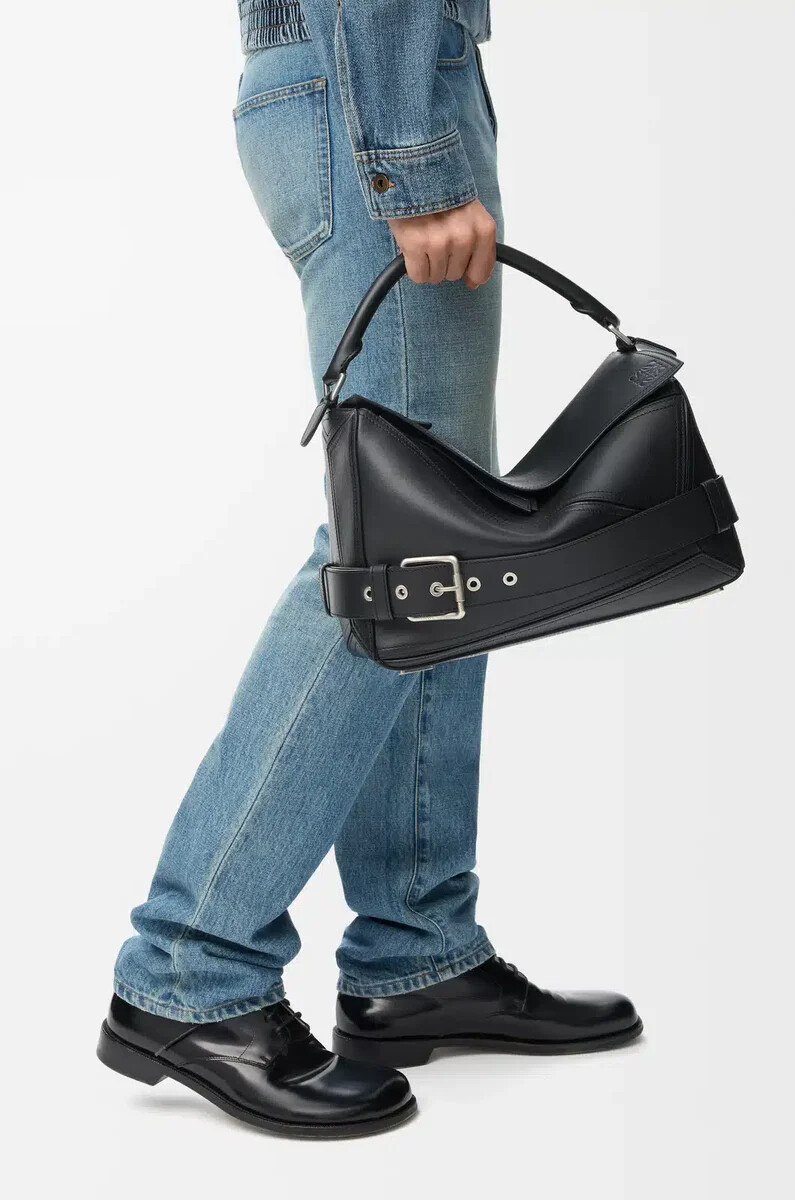 große puzzle bikertasche aus glänzendem kalbsleder schwarz