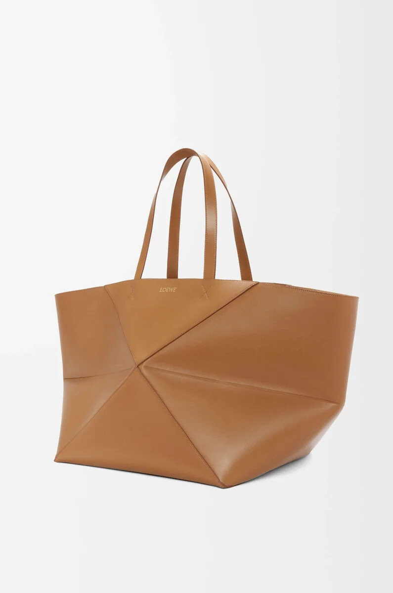 xxl puzzle fold tote aus glänzendem kalbsleder in eiche