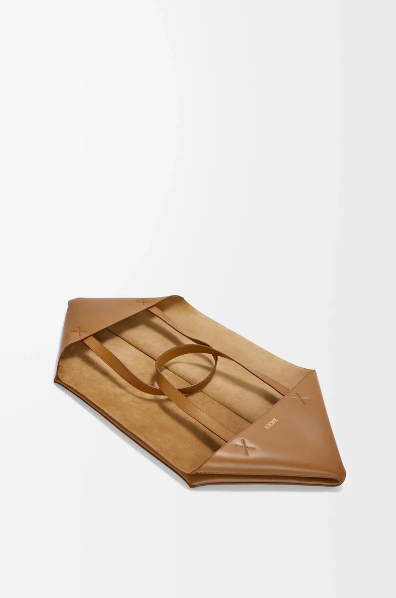 xxl puzzle fold tote aus glänzendem kalbsleder in eiche