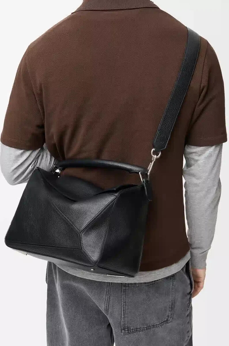 große puzzle-tasche aus geschmeidigem genarbtem kalbsleder schwarz