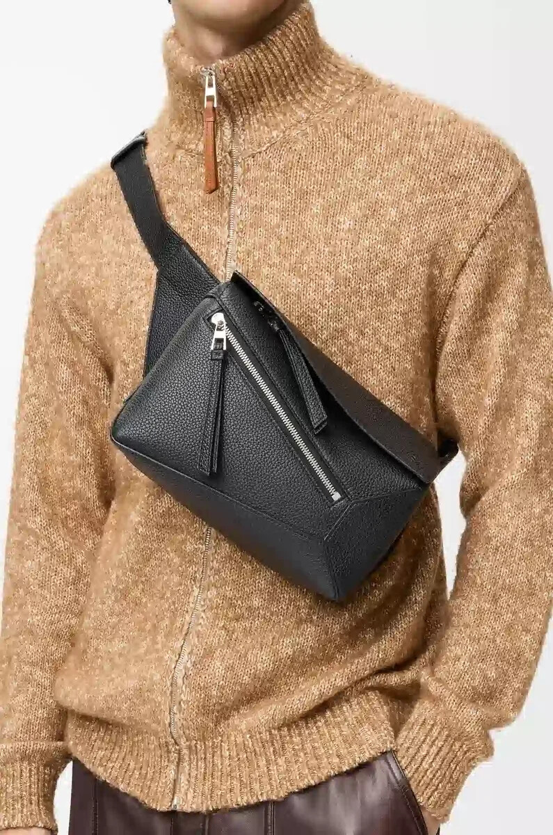 kleine puzzle edge bauchtasche aus klassischem kalbsleder in schwarz