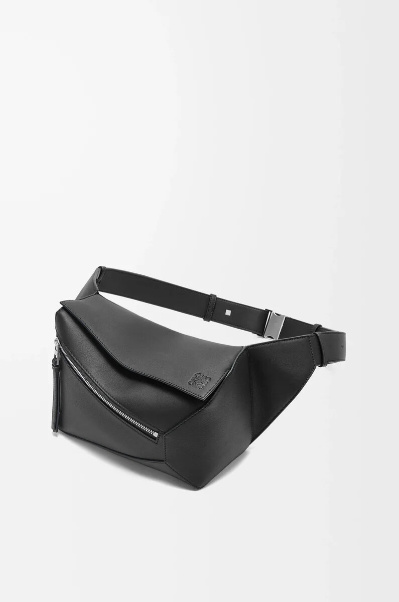 kleine puzzle edge bauchtasche aus klassischem kalbsleder in schwarz