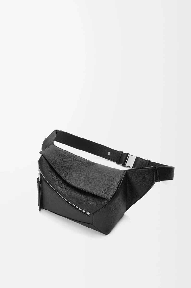kleine puzzle-bauchtasche aus genarbtem kalbsleder schwarz