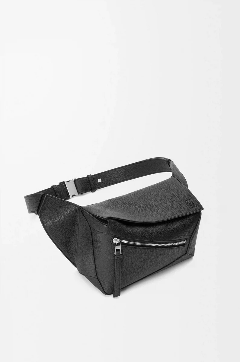 kleine puzzle-bauchtasche aus genarbtem kalbsleder schwarz