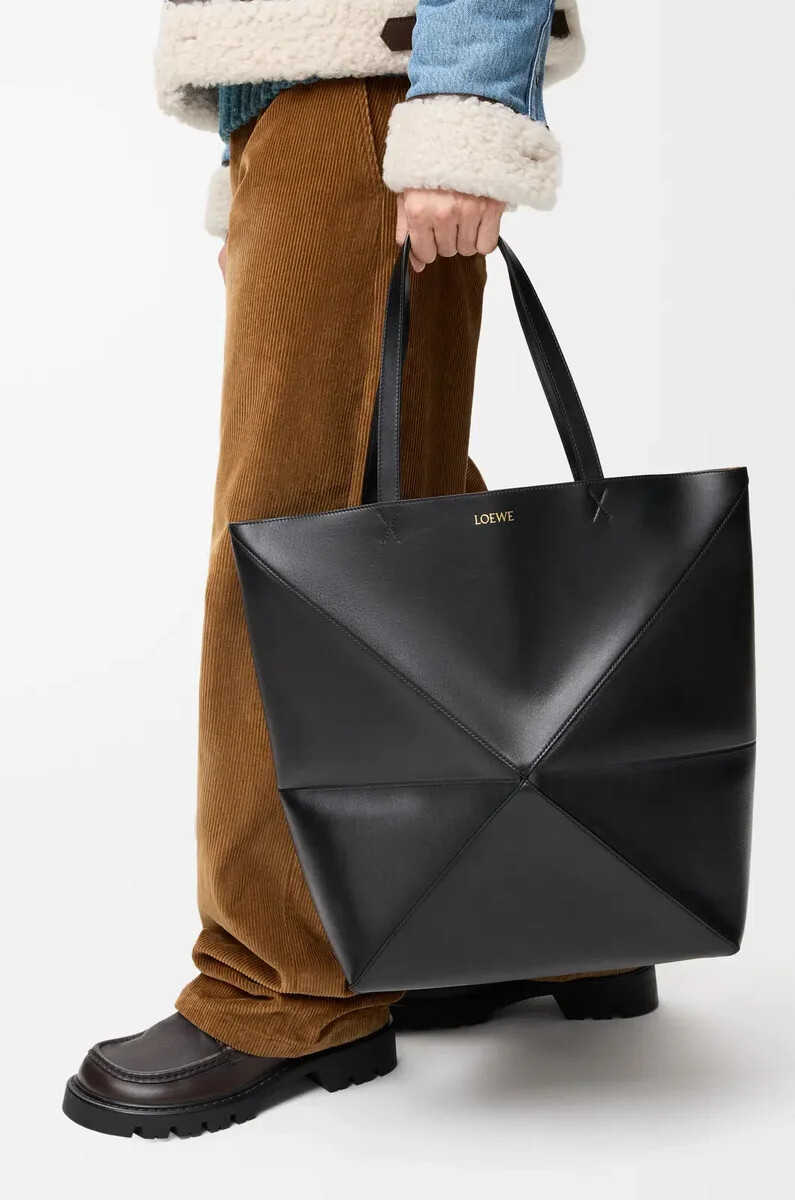 xl puzzle fold tote aus glänzendem kalbsleder schwarz