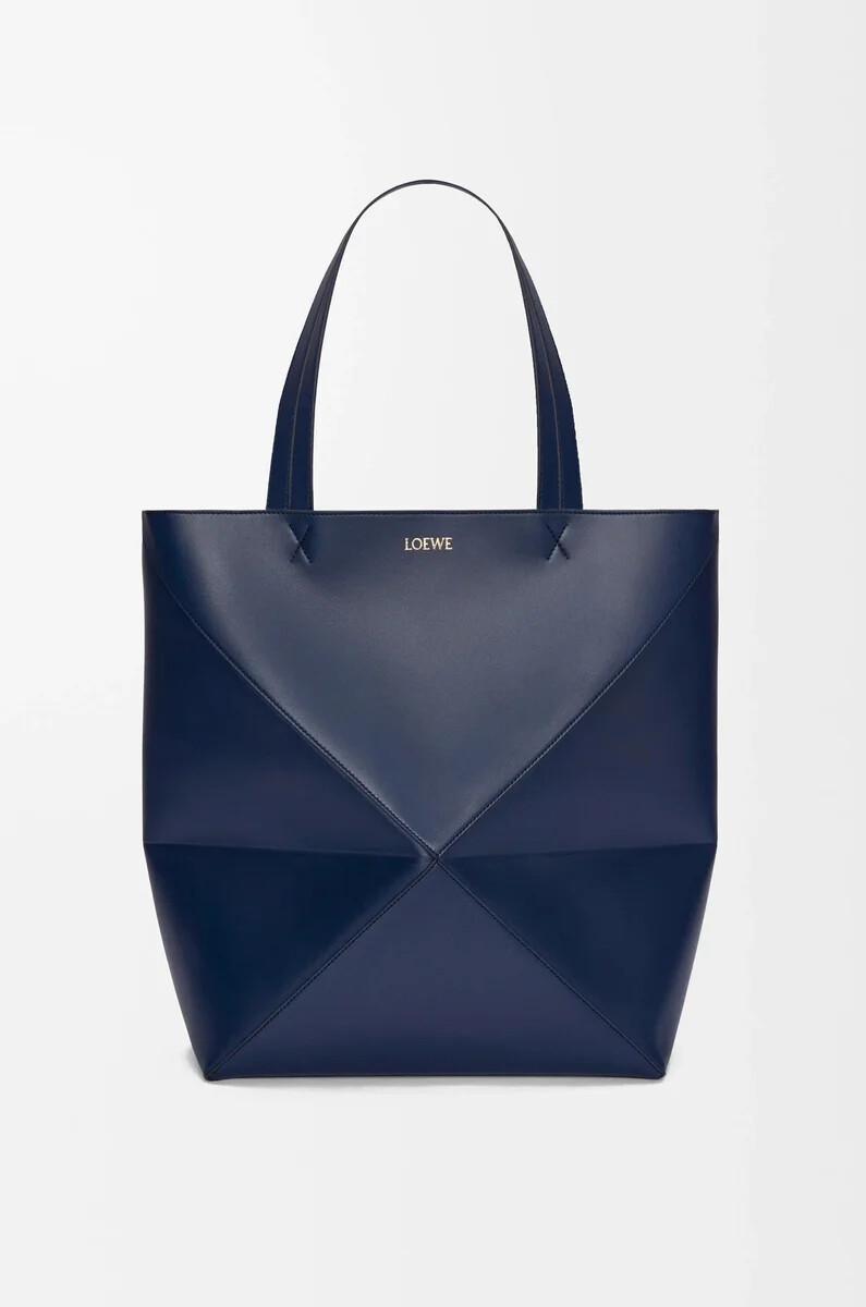 xl puzzle fold tote aus glänzendem kalbsleder in abyss blue