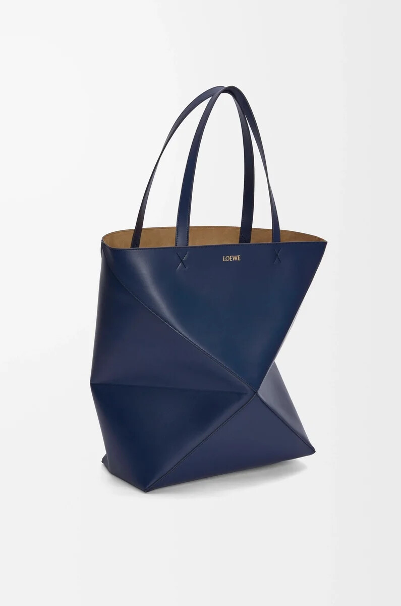 xl puzzle fold tote aus glänzendem kalbsleder in abyss blue