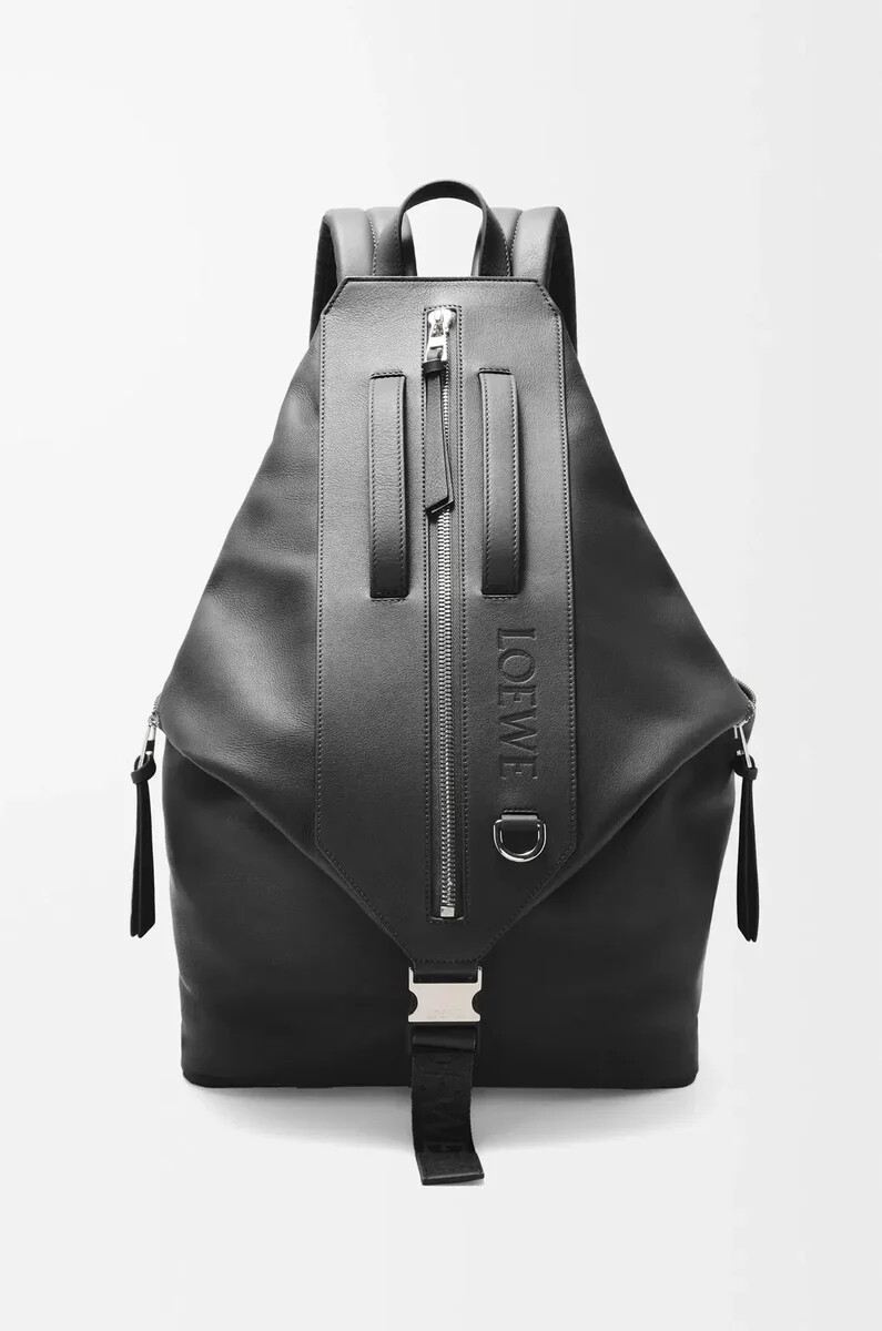 verwandlungsfähiger rucksack aus klassischem kalbsleder in schwarz